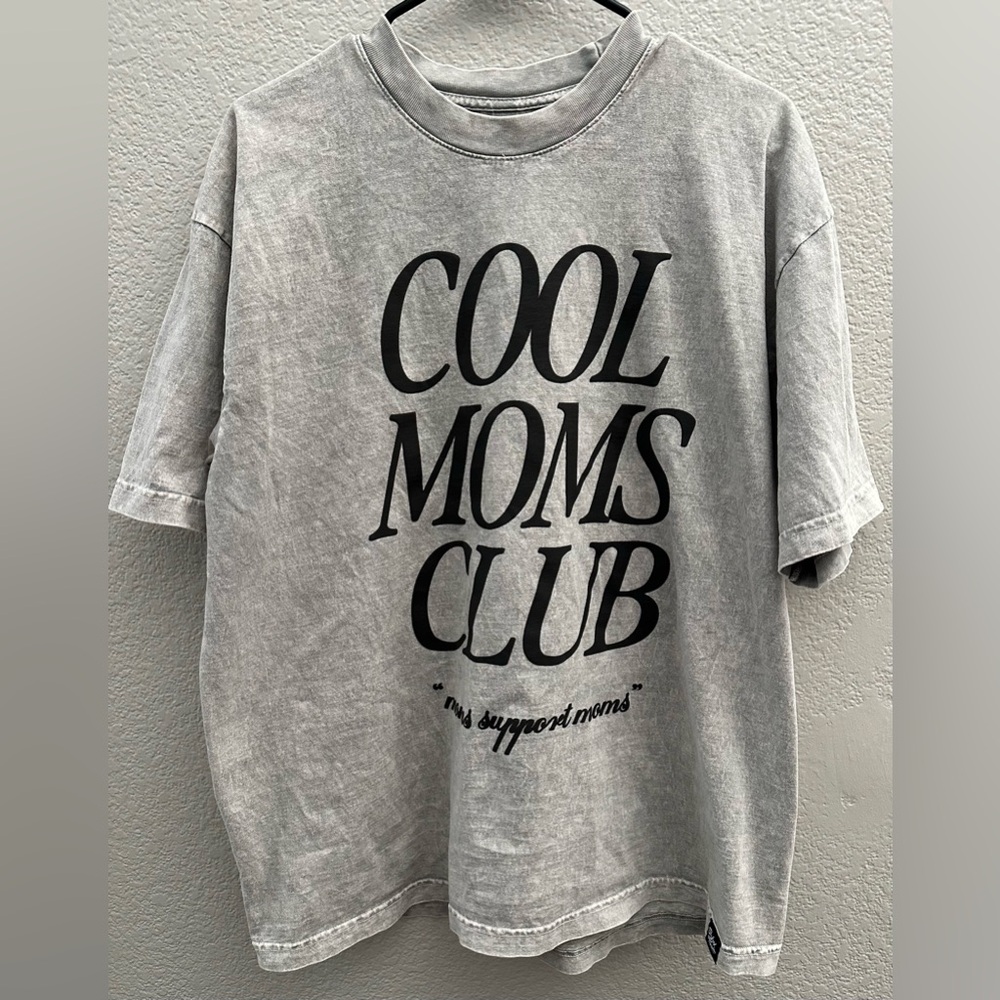 Karrie Locher x Slyfox Threads Cool Moms Club T-shirt - Picture 2 of 7